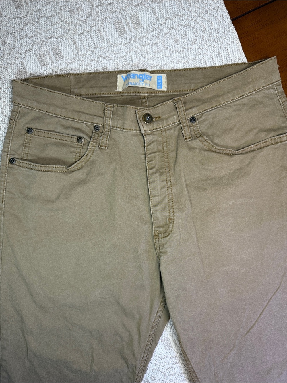 Men’s Wrangler Straight Fit Pants Size 31x32